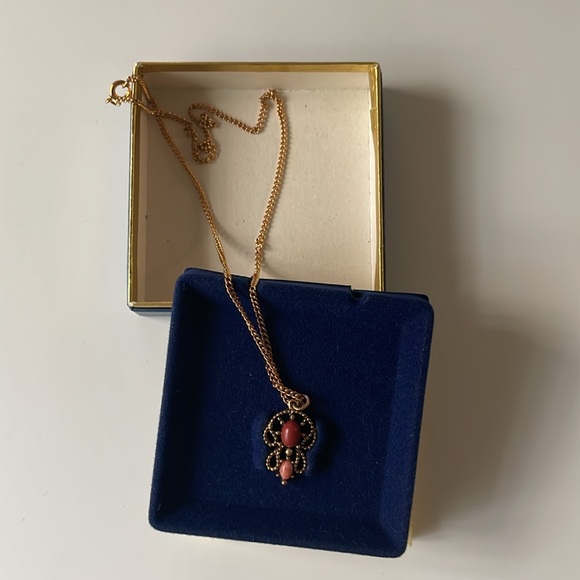 Vintage Avon Necklace - Picture 2 of 3